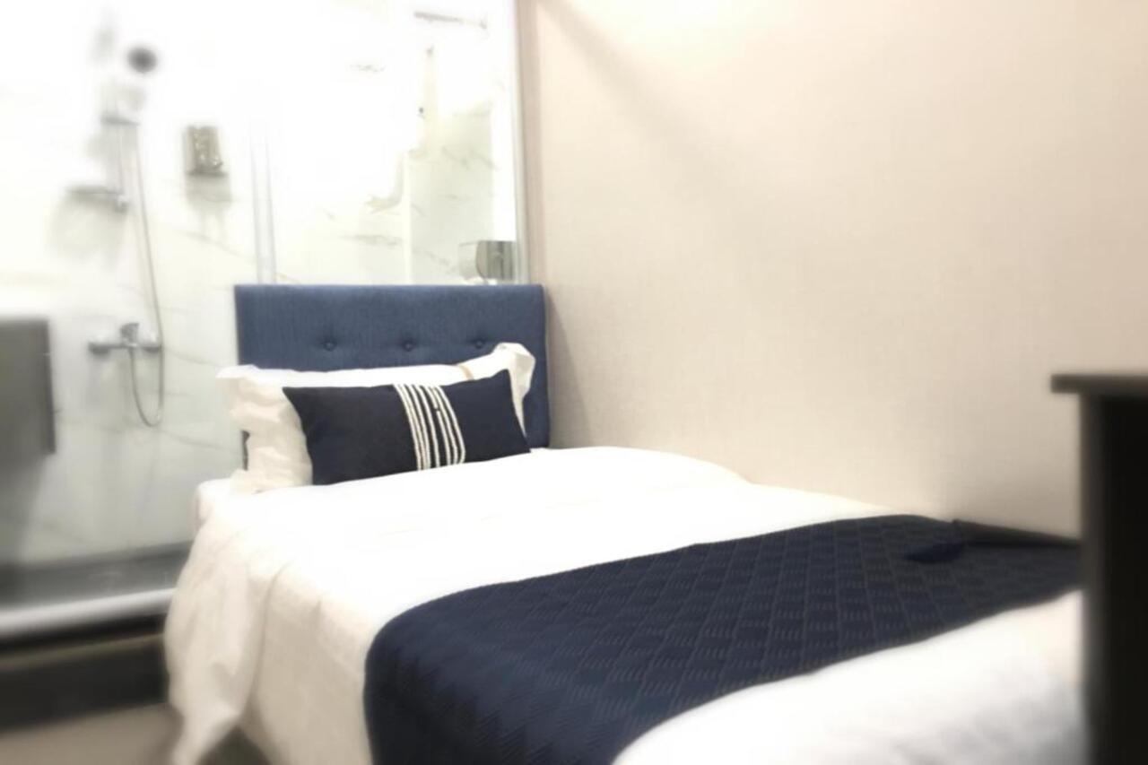 Seasons Hotel Хонконг Екстериор снимка