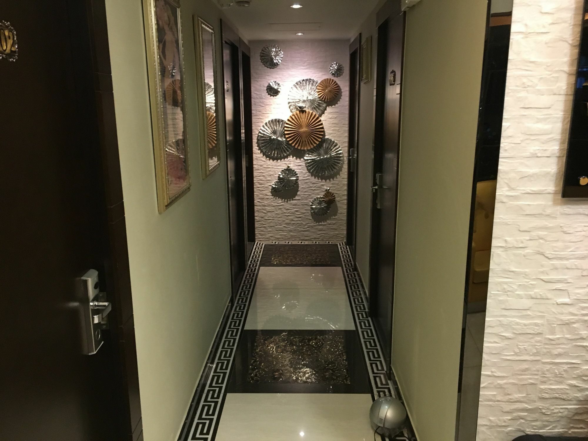 Seasons Hotel Хонконг Екстериор снимка